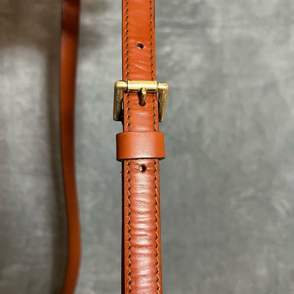 LOUIS VITTON EPI Jeune Fille Epi  Crossbody in Kenyan Fawn color - Picture 14 of 16